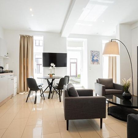 Modern And Lovely Apartment Next To Subway Station Wina Bagian luar foto