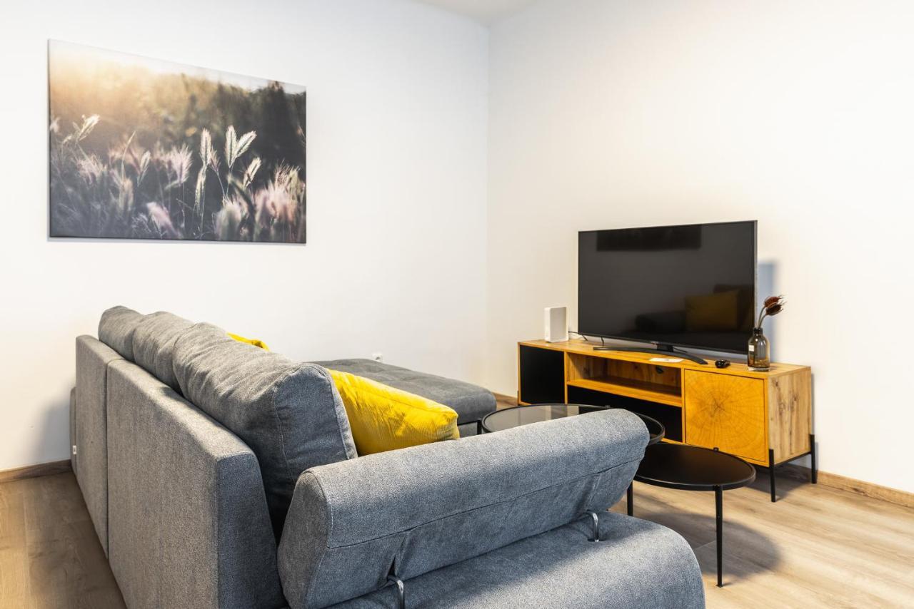 Modern And Lovely Apartment Next To Subway Station Wina Bagian luar foto