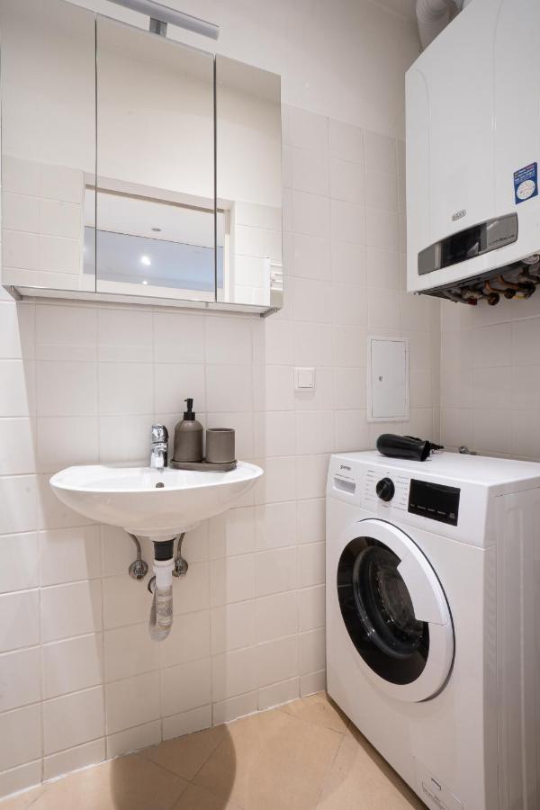 Modern And Lovely Apartment Next To Subway Station Wina Bagian luar foto