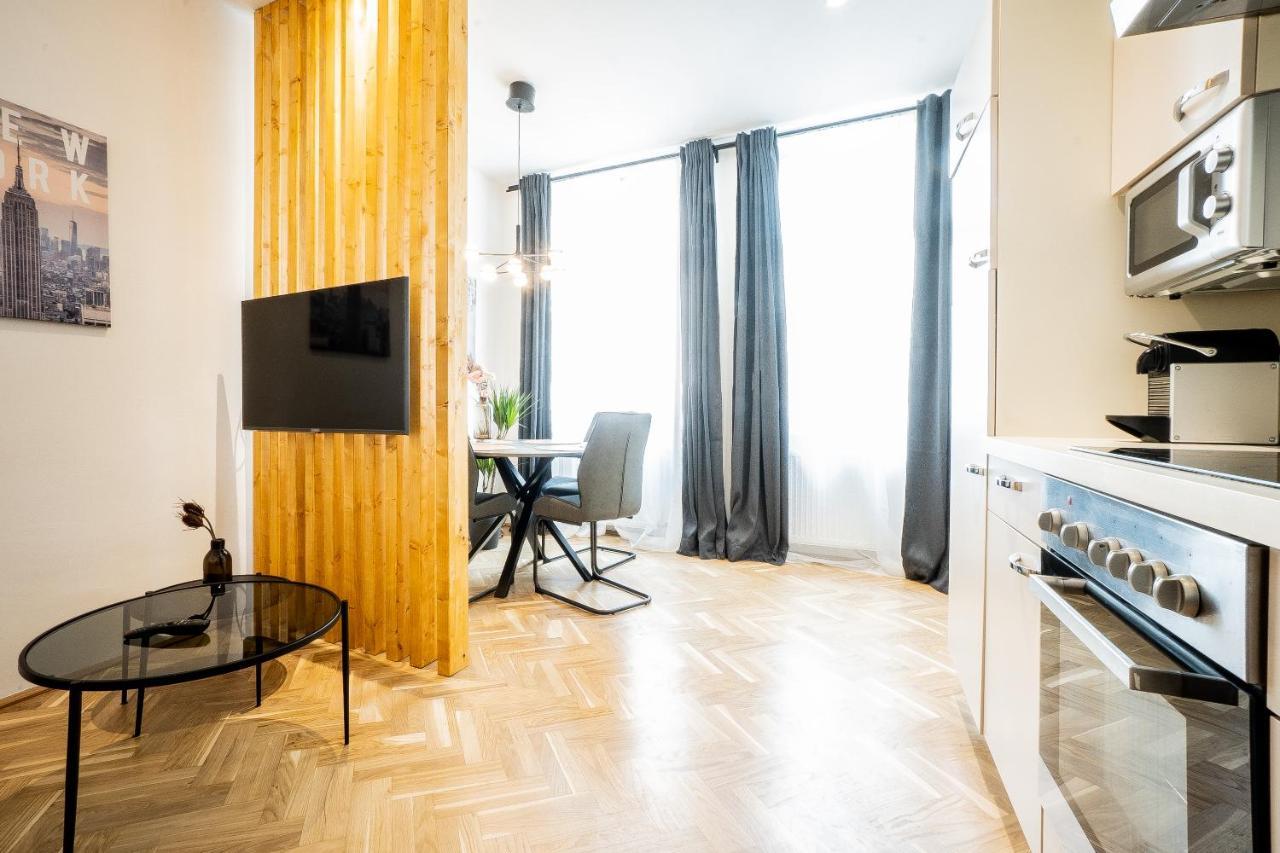 Modern And Lovely Apartment Next To Subway Station Wina Bagian luar foto