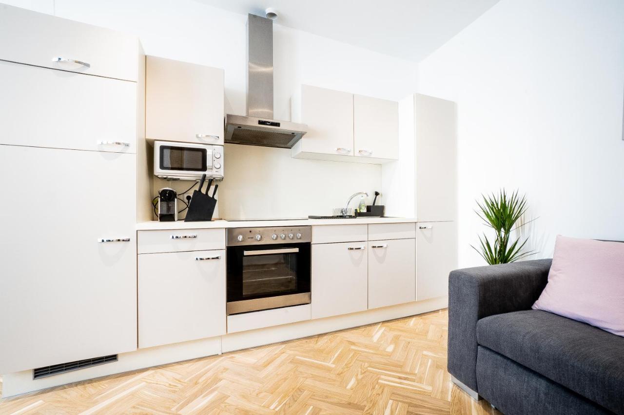Modern And Lovely Apartment Next To Subway Station Wina Bagian luar foto