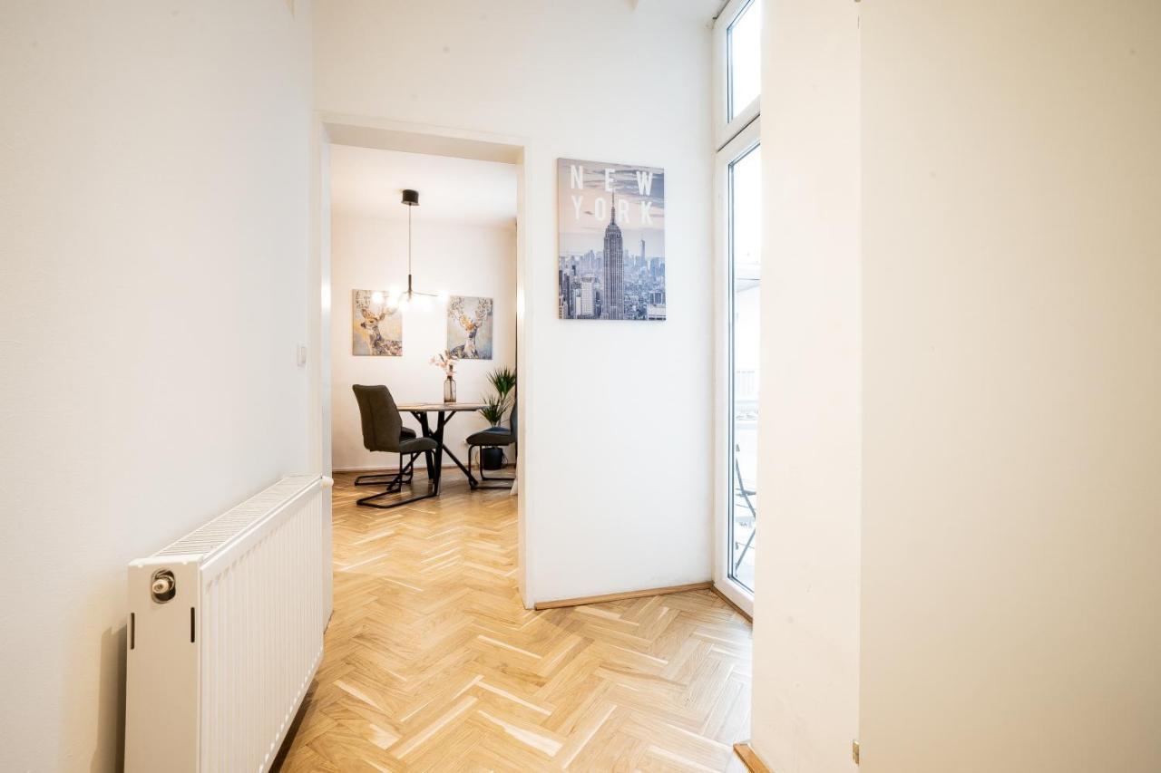 Modern And Lovely Apartment Next To Subway Station Wina Bagian luar foto
