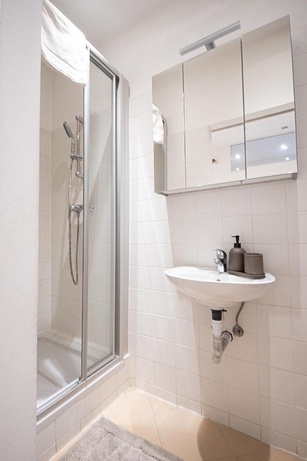 Modern And Lovely Apartment Next To Subway Station Wina Bagian luar foto