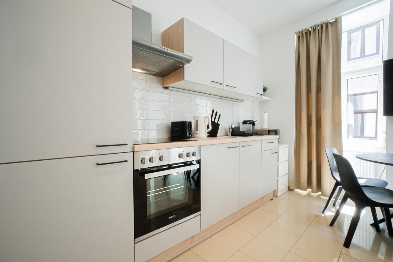 Modern And Lovely Apartment Next To Subway Station Wina Bagian luar foto
