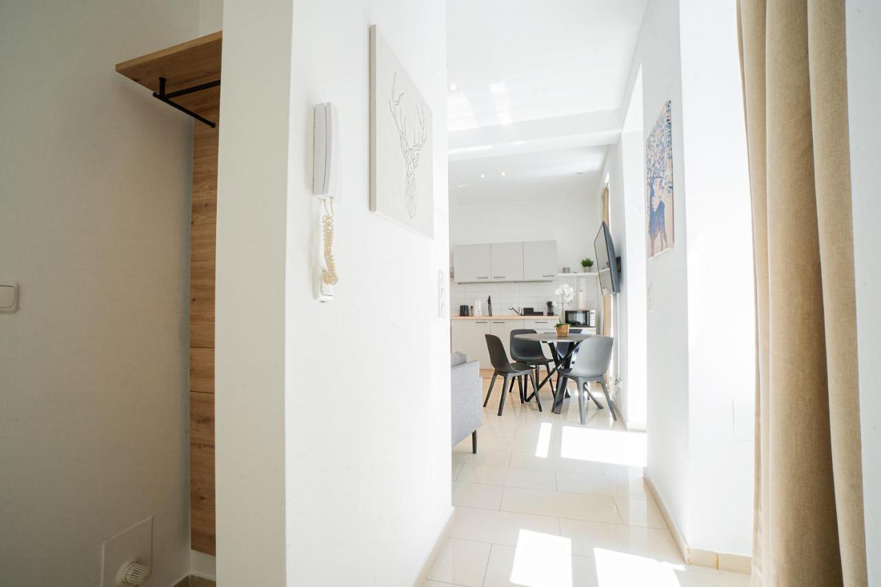 Modern And Lovely Apartment Next To Subway Station Wina Bagian luar foto