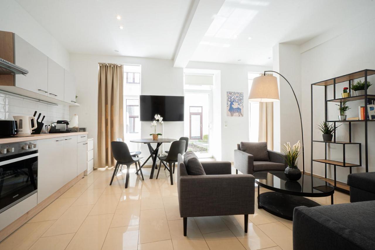 Modern And Lovely Apartment Next To Subway Station Wina Bagian luar foto