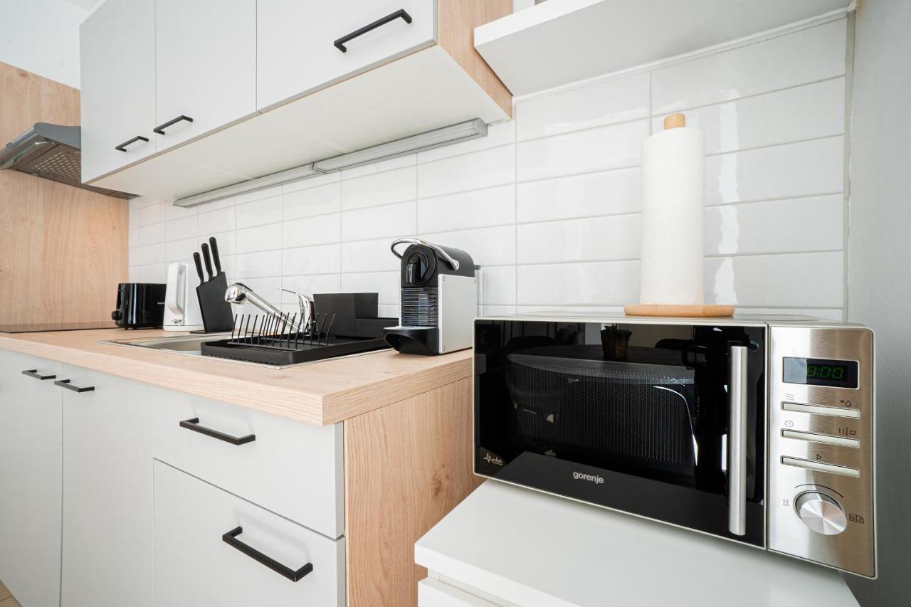 Modern And Lovely Apartment Next To Subway Station Wina Bagian luar foto