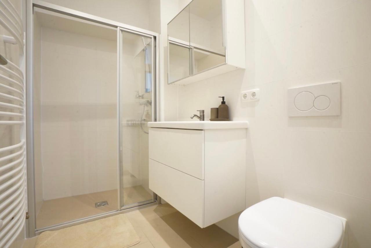 Modern And Lovely Apartment Next To Subway Station Wina Bagian luar foto